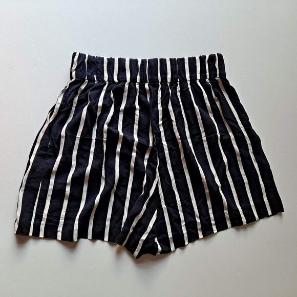 H&M BlacK White Striped Shorts Women Size 4 Pleated Elastic Waist Pull On Shorts - Picture 5 of 10